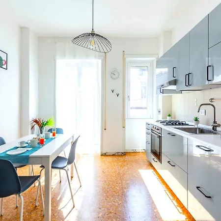 Hostly - Family Stresa Appartamento Roma