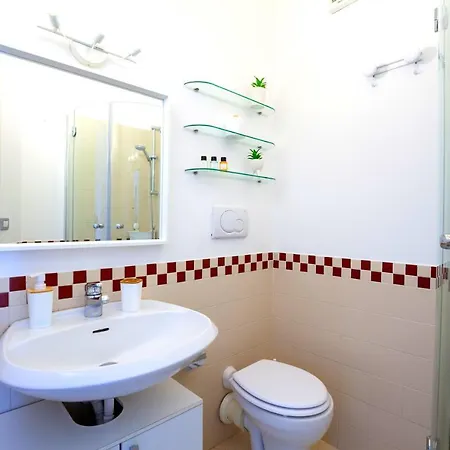 Hostly - Family Stresa شقة